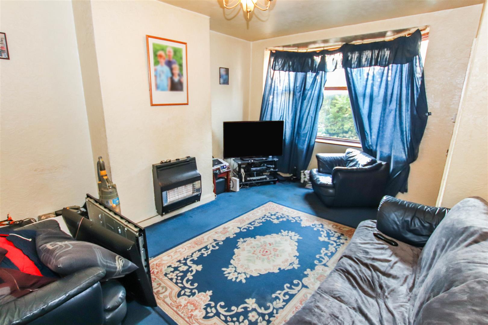 BAY FRONTED LOUNGE